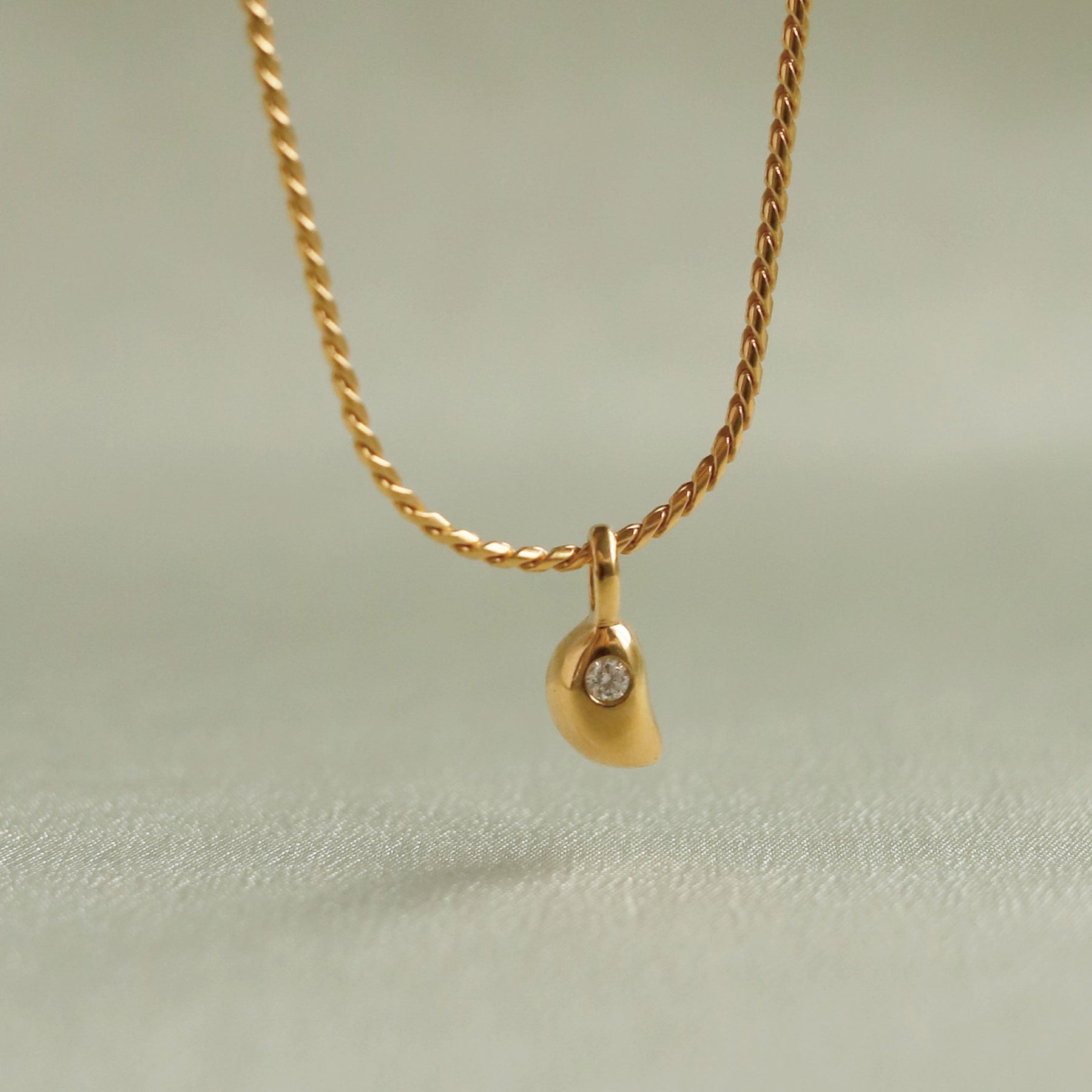 【PRE ORDER】swim charm GD