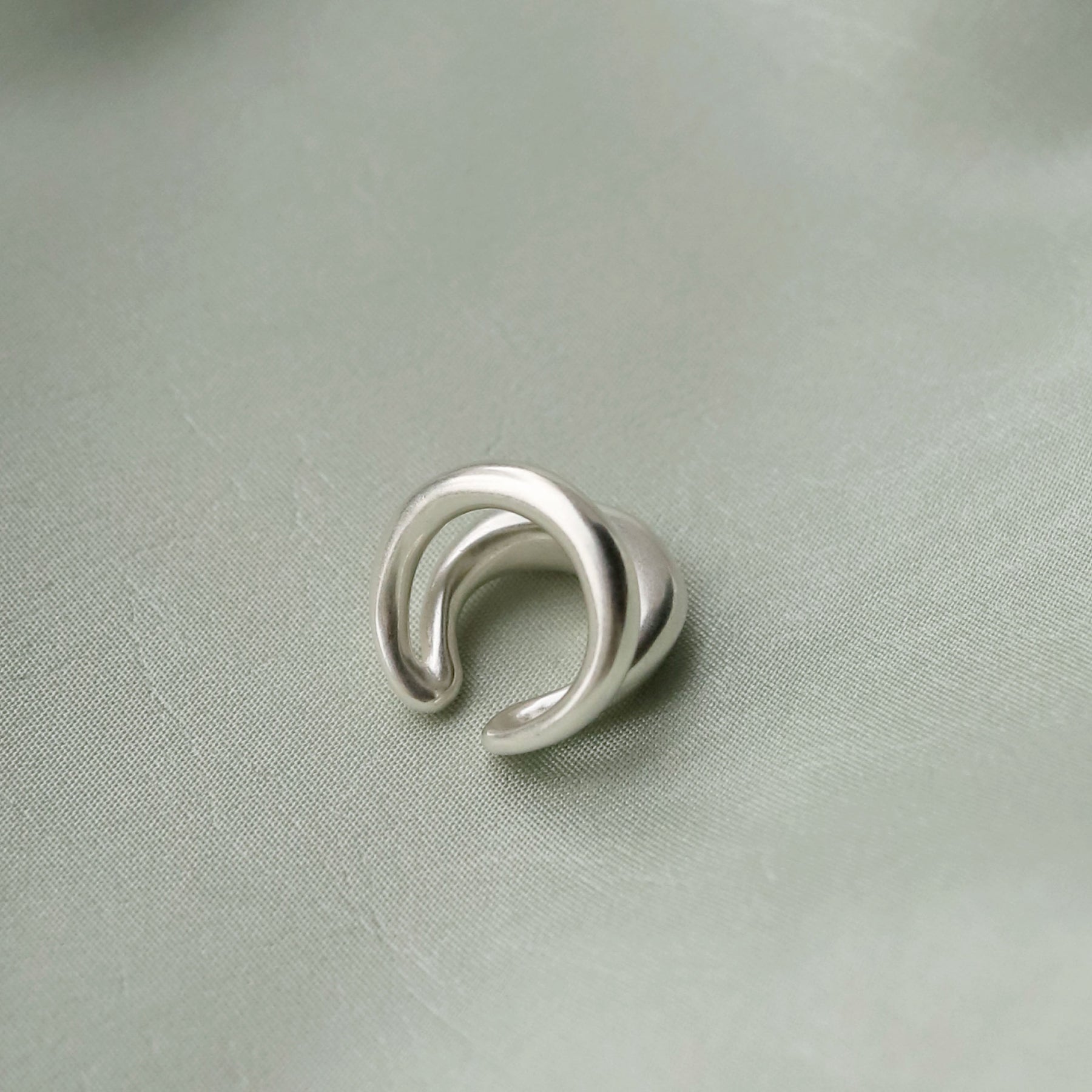 drip earcuff SV