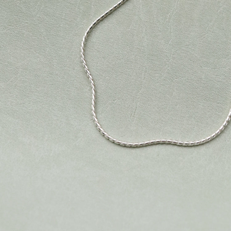 twist hain bracelet
