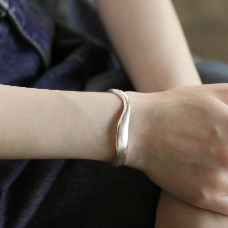 tilt bangle