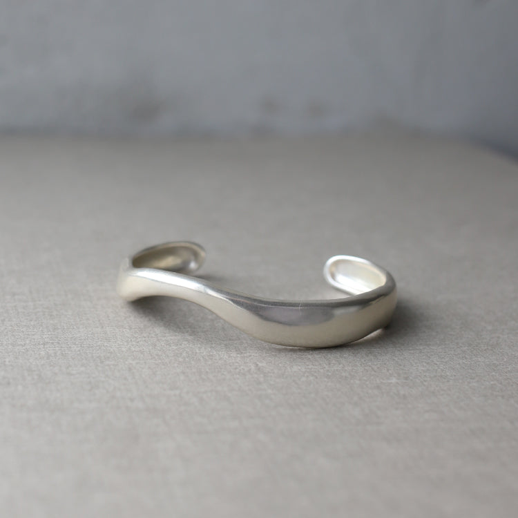 tilt bangle