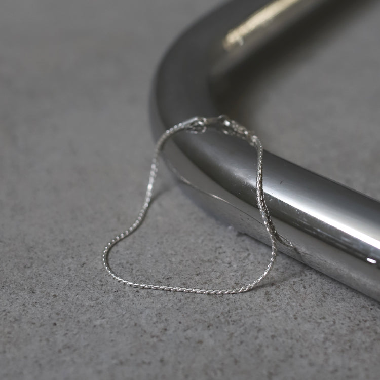 twist hain bracelet