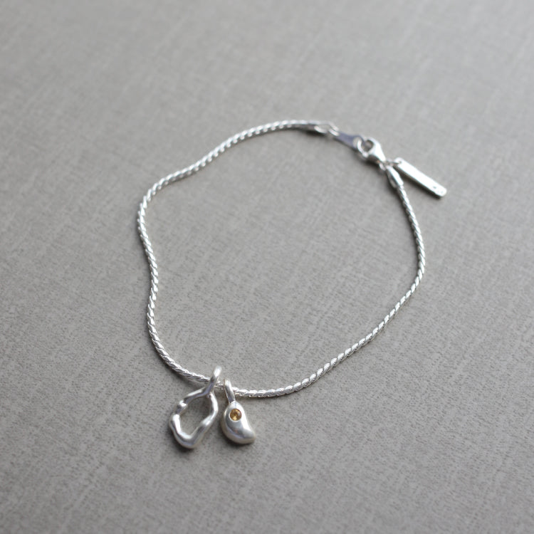 twist hain bracelet