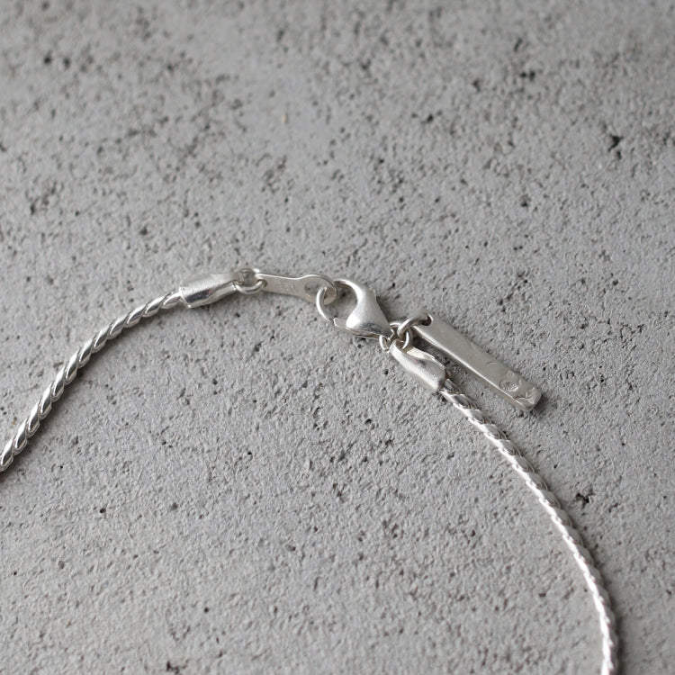 twist hain bracelet