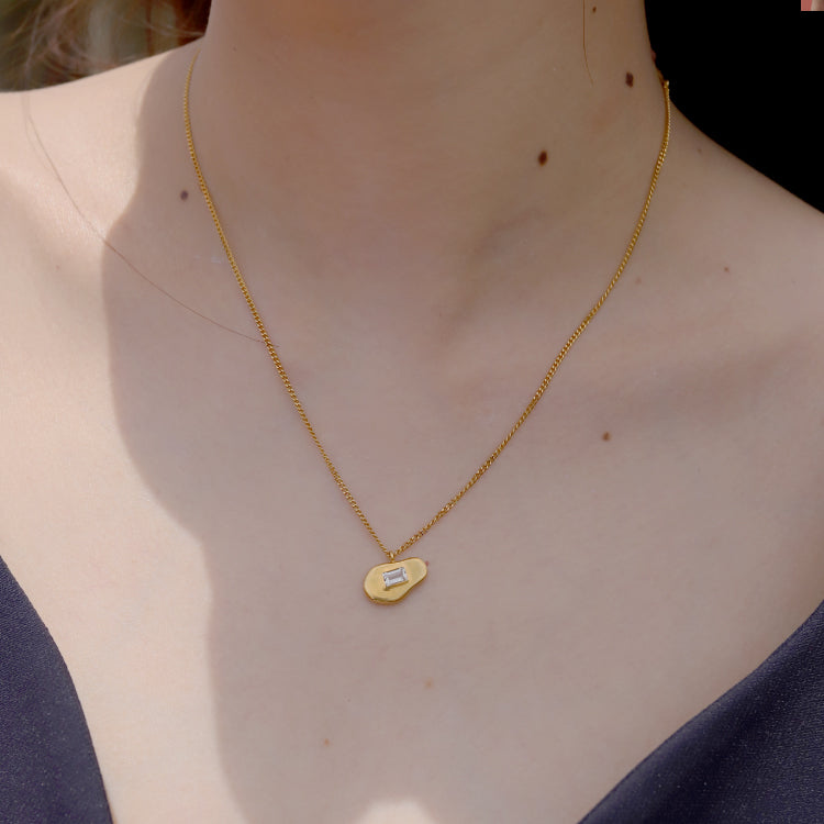 【Recall coming soon…】float necklace GD
(white quartz)