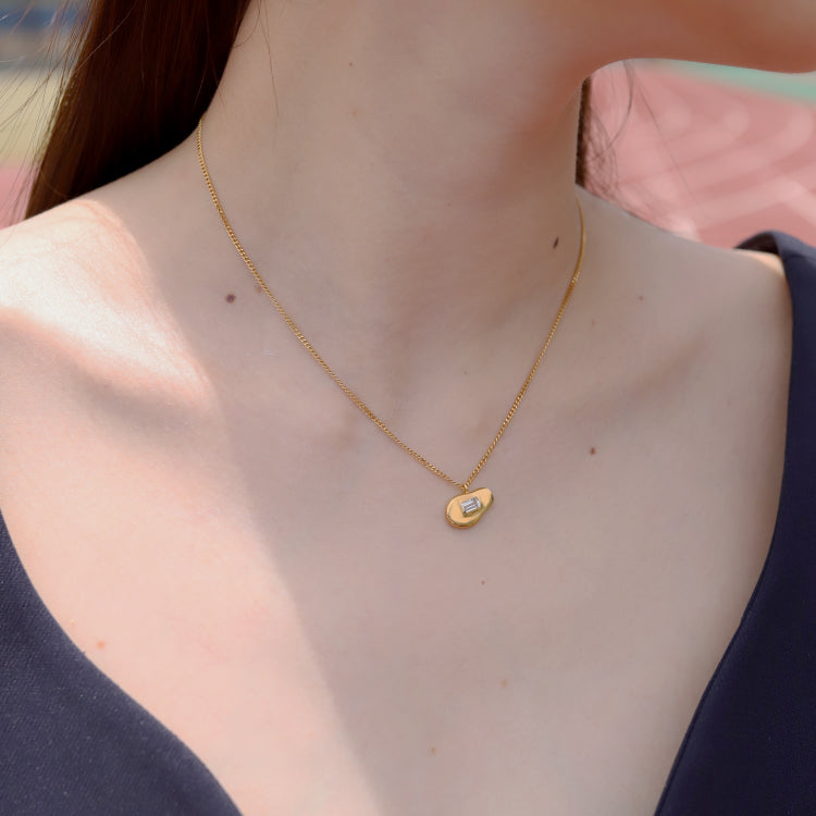 【Recall coming soon…】float necklace GD
(white quartz)