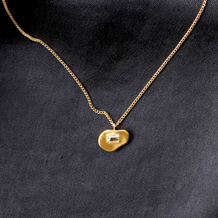 【Recall coming soon…】float necklace GD
(white quartz)