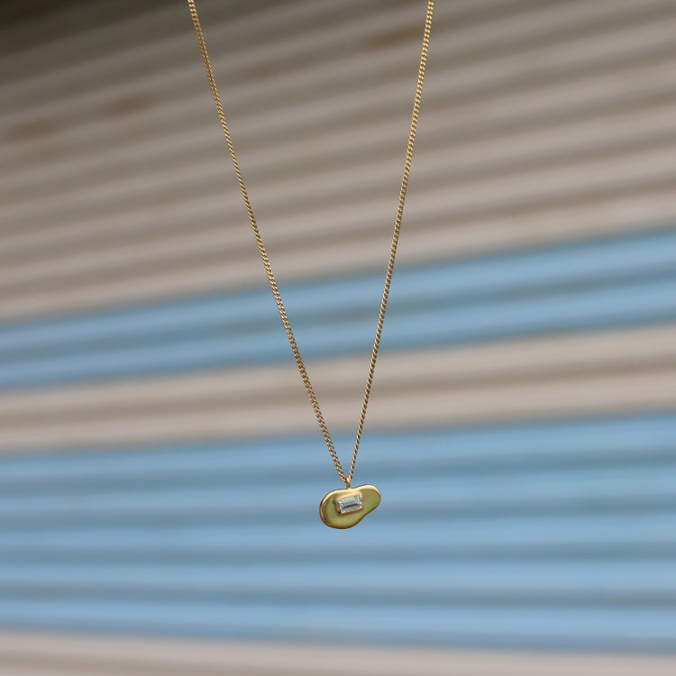 【Recall coming soon…】float necklace GD
(white quartz)