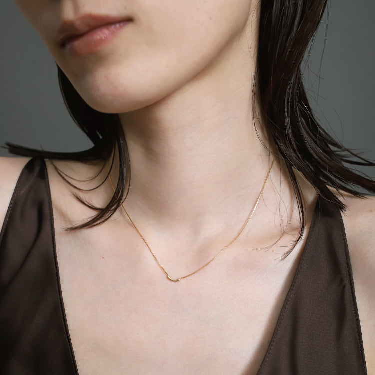 K18 breve necklace