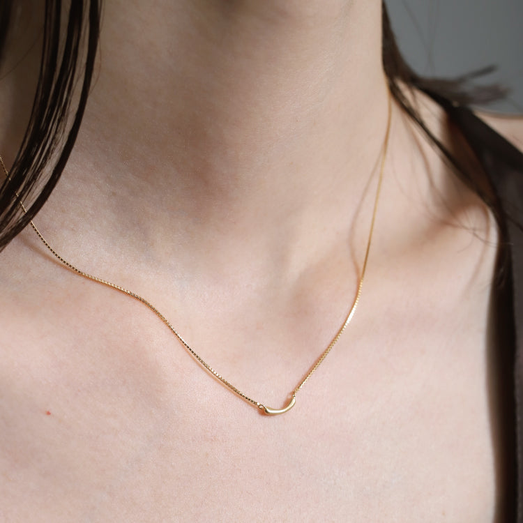 K18 breve necklace