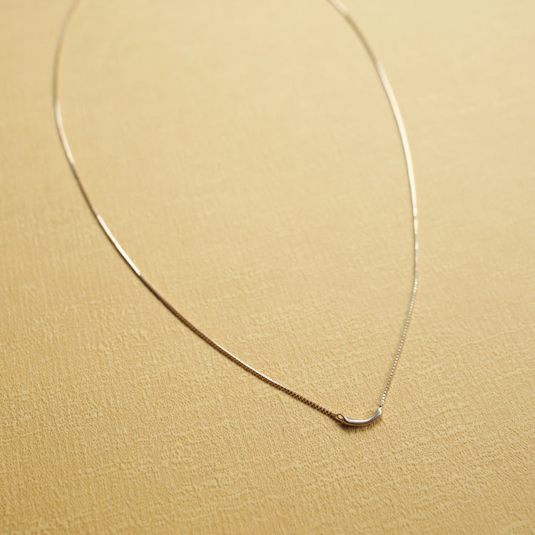 K18 breve necklace