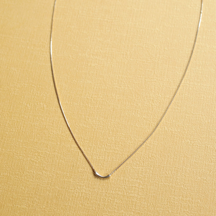 K18 breve necklace
