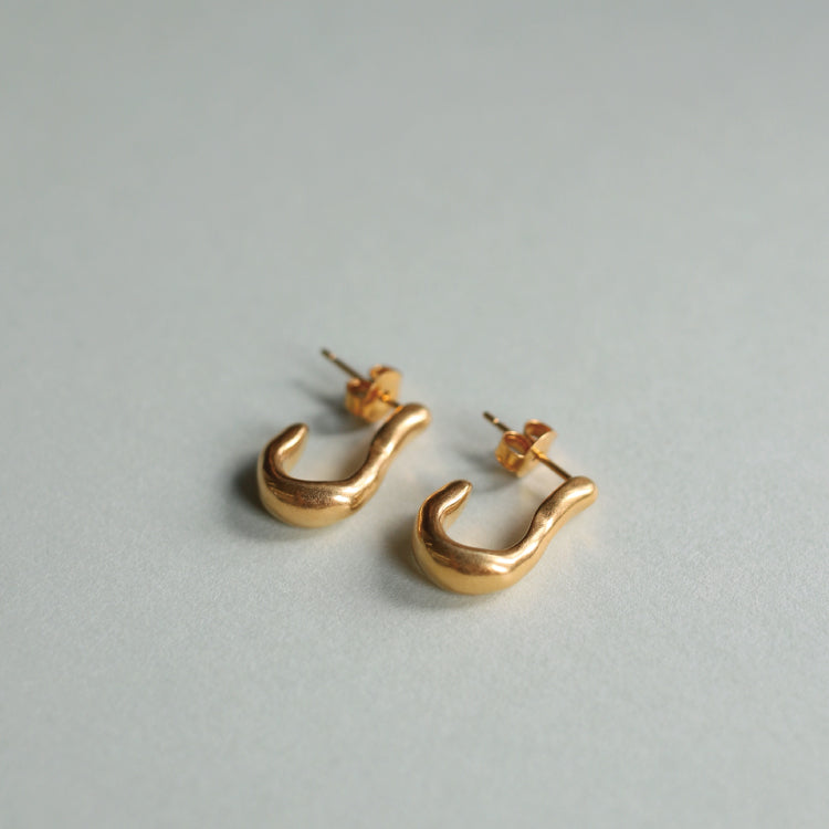ハートスワンピアス GD