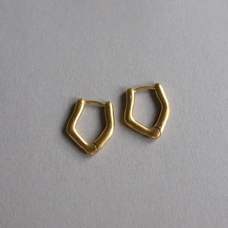ダガーピアス GD