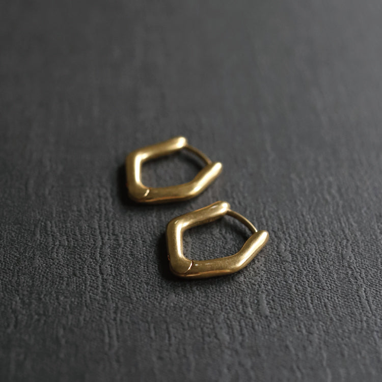 ダガーピアス GD