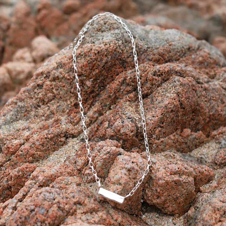 aprom necklace