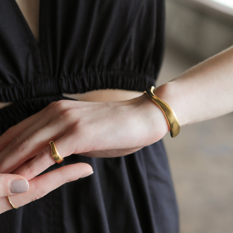 tilt bangle