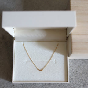K18 breve necklace