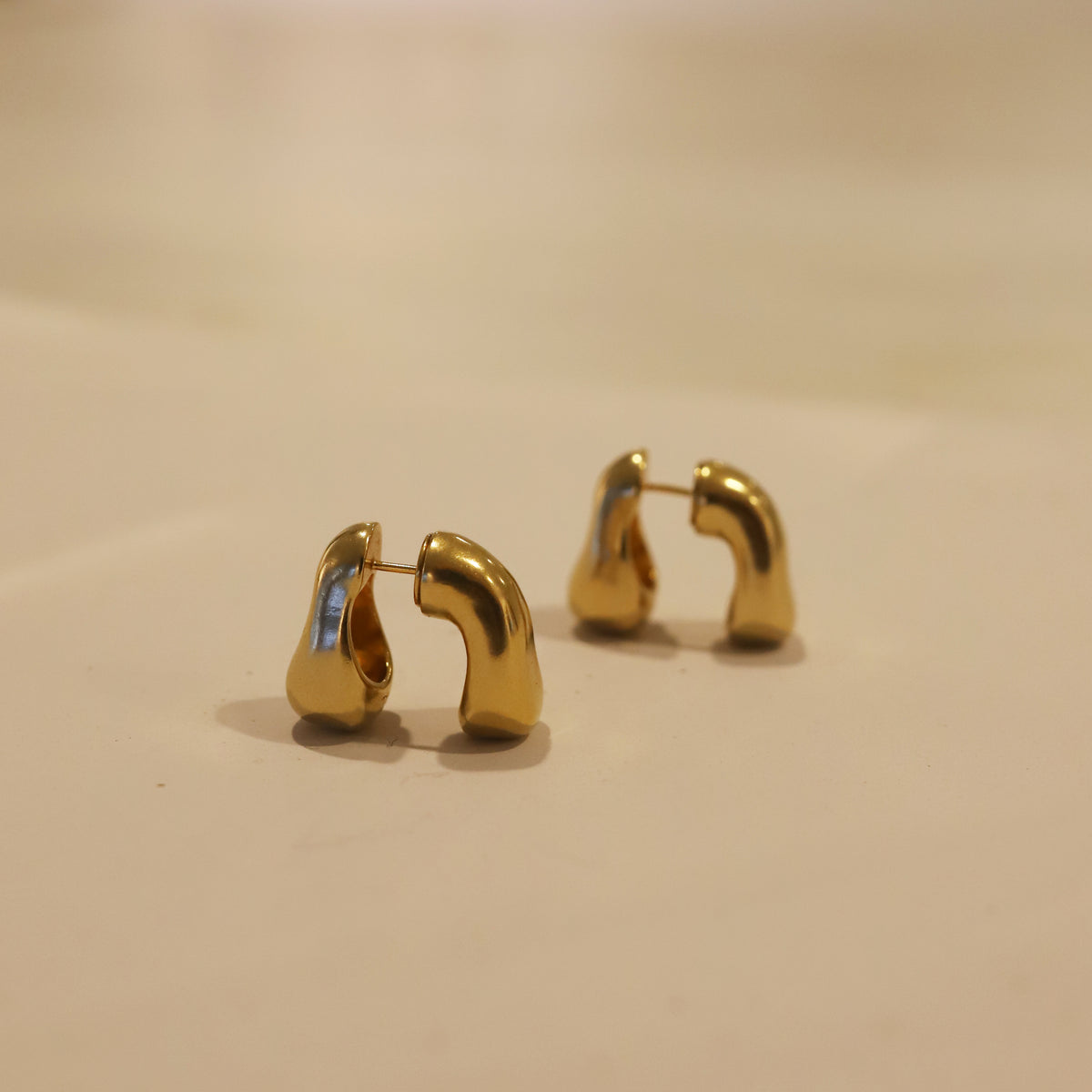 フロウプットピアス GD