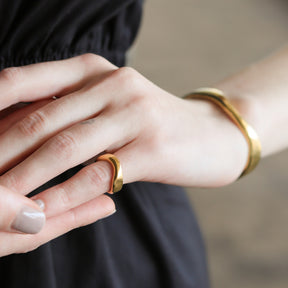 【moment】tilt ring