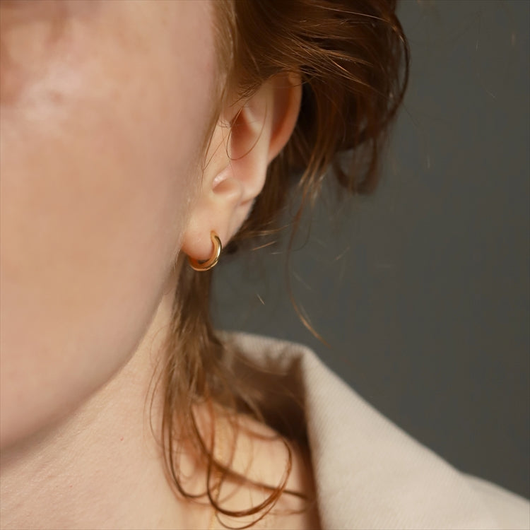 K18 orbit earrings