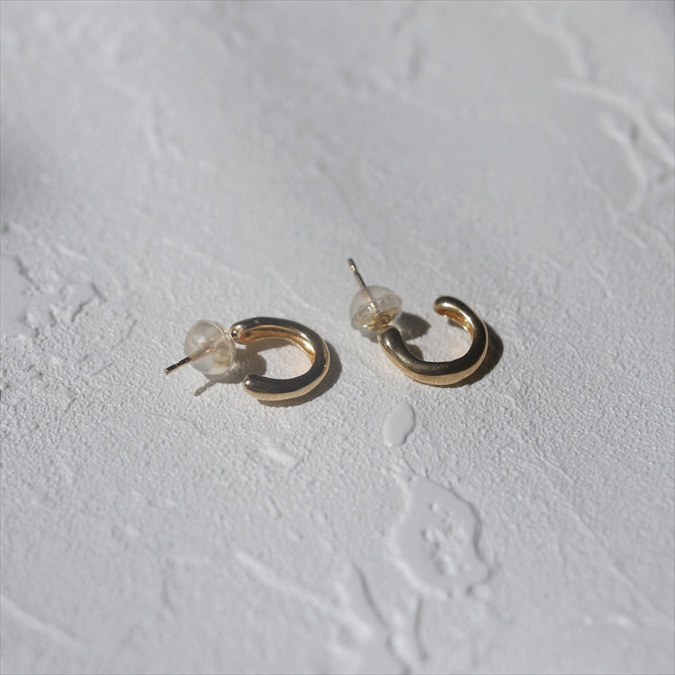 K18 orbit earrings