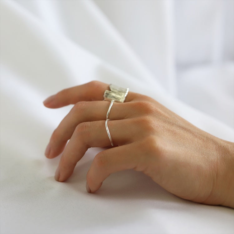 line wave ring